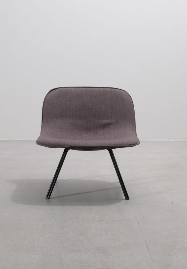 Mysig brun fåtölj 2025 från Offecct.