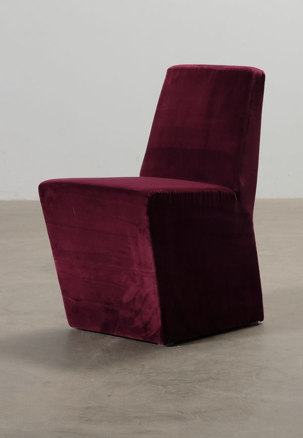 Superfin röd stol 2025 från Offecct.