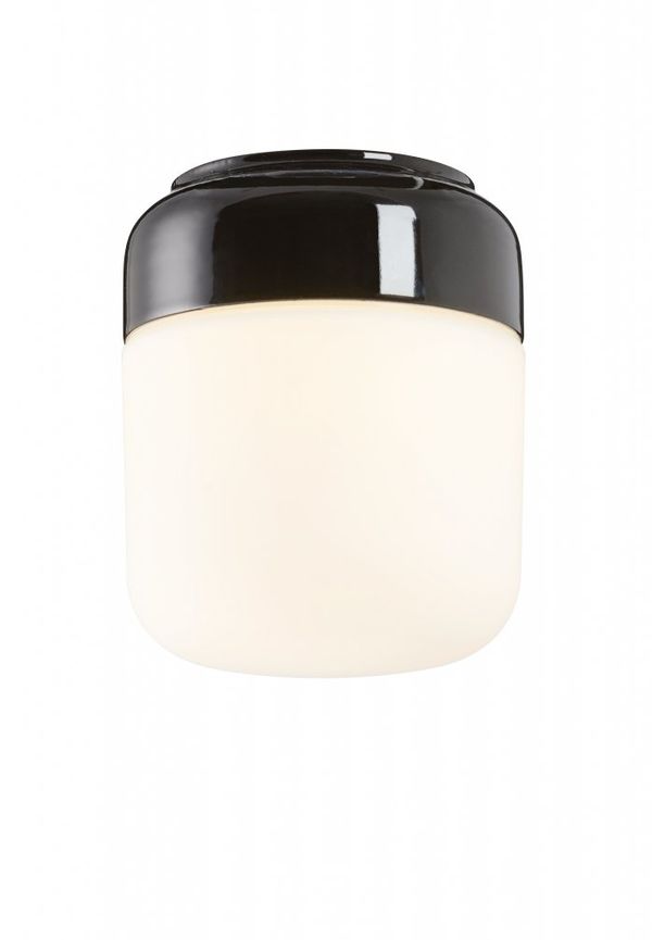 Svart Ifö Electric-taklampa i jättesnygg modell.