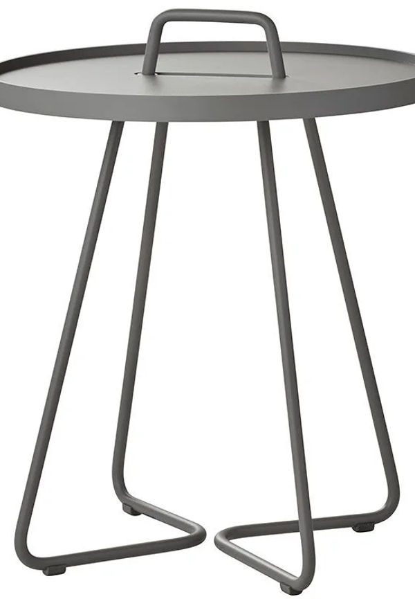 Vacker grå soffbord 2025 från Cane-Line.