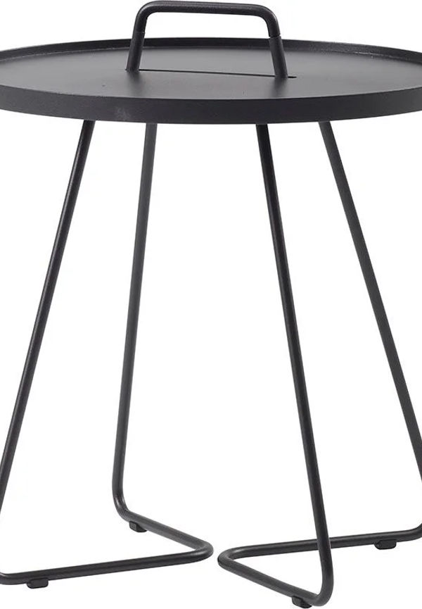 Jättesnygg svart bord 2025 från Cane-Line.