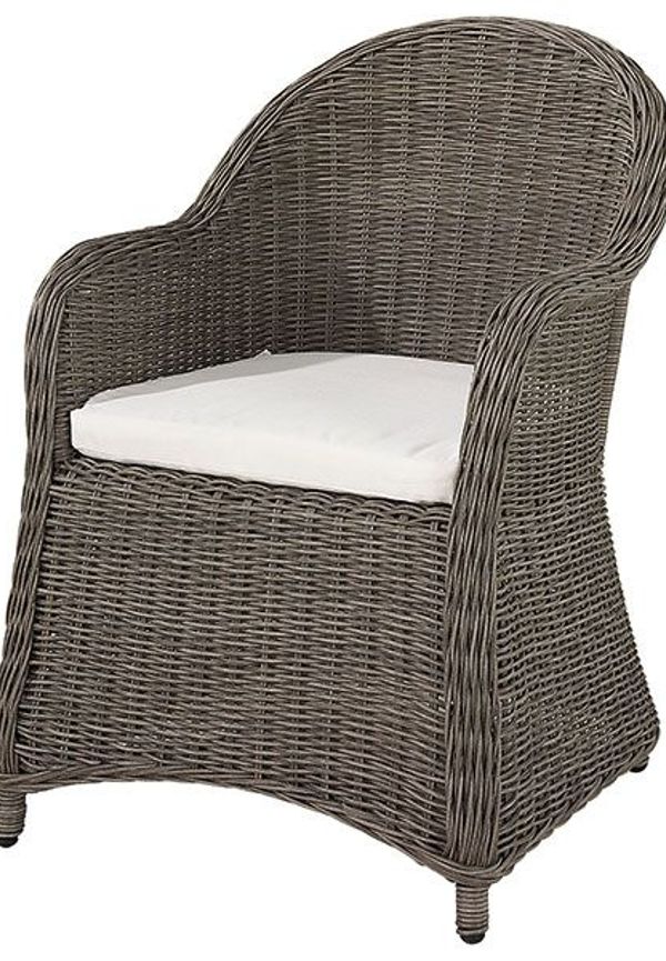 Otroligt fin Stol som passar bra vid många olika tillfällen.