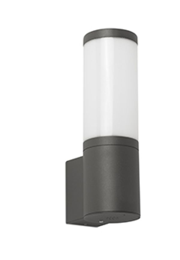 Moderiktig fasadlampa i aluminium från Faro Barcelona.