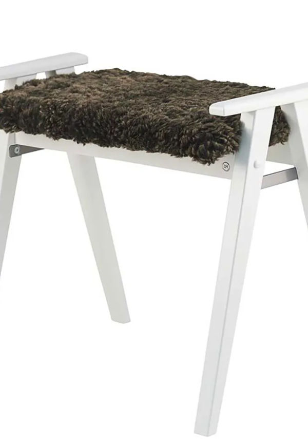 Jättesnygg möbel i björk 2025 från Oscarssons Möbel.