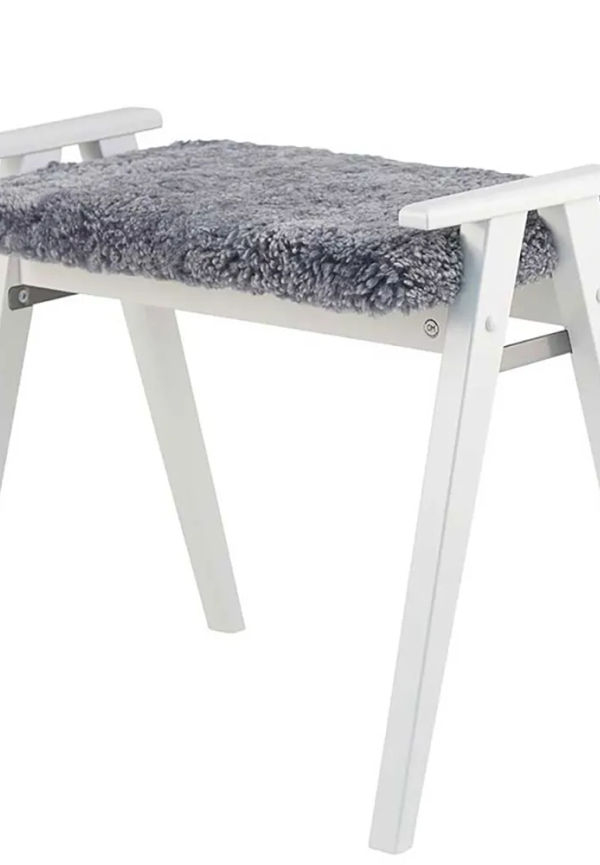 Ikonisk fårskinnsmöbel 2025 från Oscarssons Möbel.