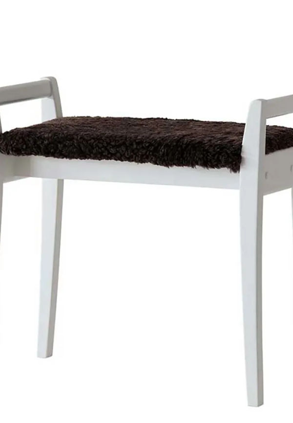 Exklusiv fårskinnsmöbel 2025 från Oscarssons Möbel.