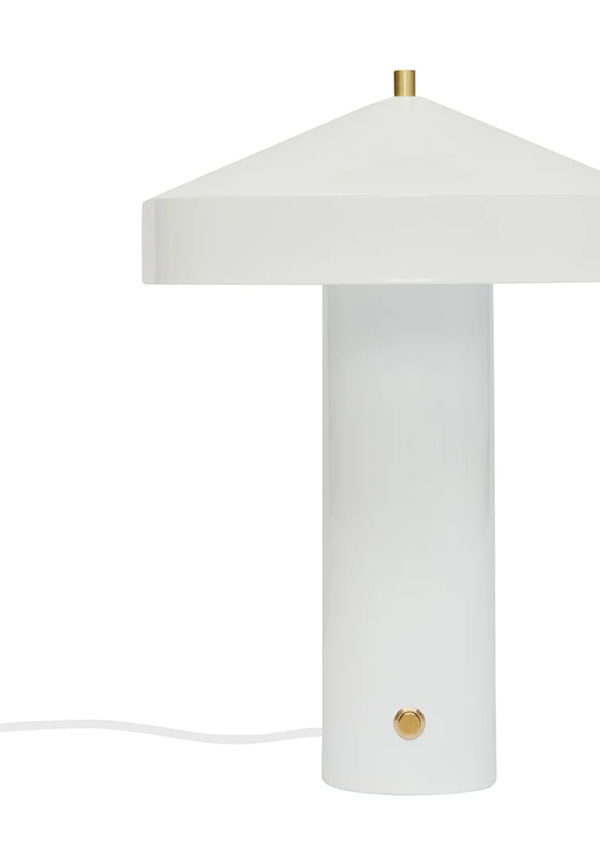 Vit OYOY-bordslampa i vacker modell.