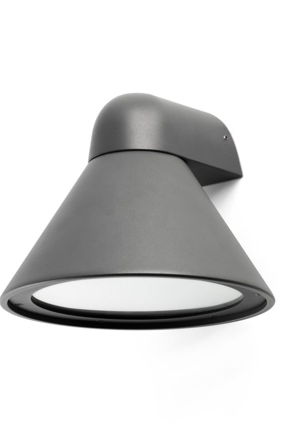 Supersnygg fasadlampa i aluminium från Faro Barcelona.