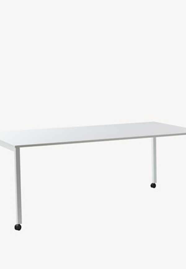 Moderiktig vit matbord 2025 från Verpan.