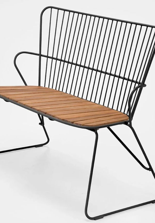 Trendig svart stol 2025 från Houe.