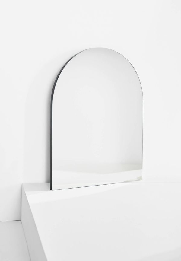 Skön väggspegel 2025 från Pastill.