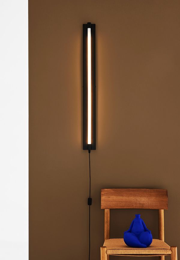 Stilren svart lampa i järn från Pastill.