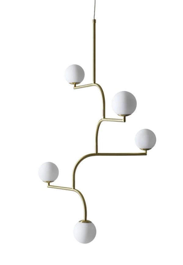 Härlig taklampa i guldfärgat från Pholc.