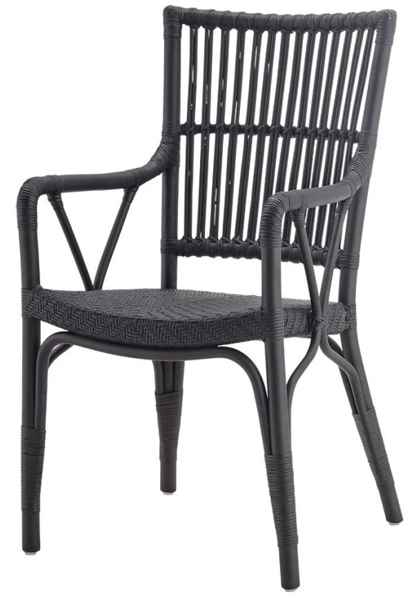 Riktigt snygg Möbel som passar bra vid många olika tillfällen.