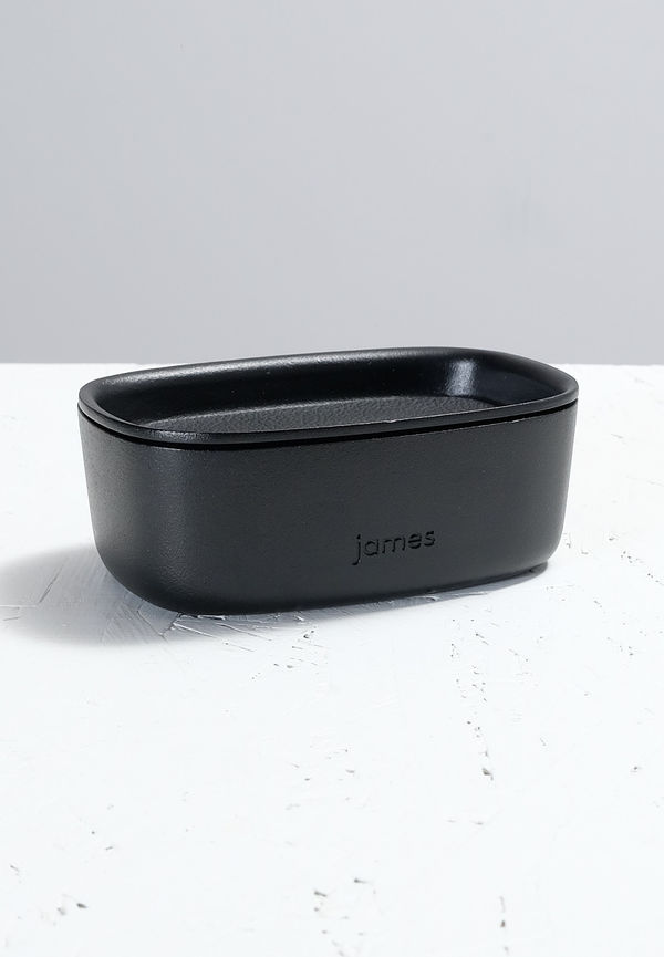 Fin låda i svart från James.