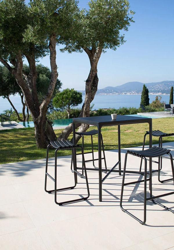 Fantastiskt snygg matbord 2025 från Houe.