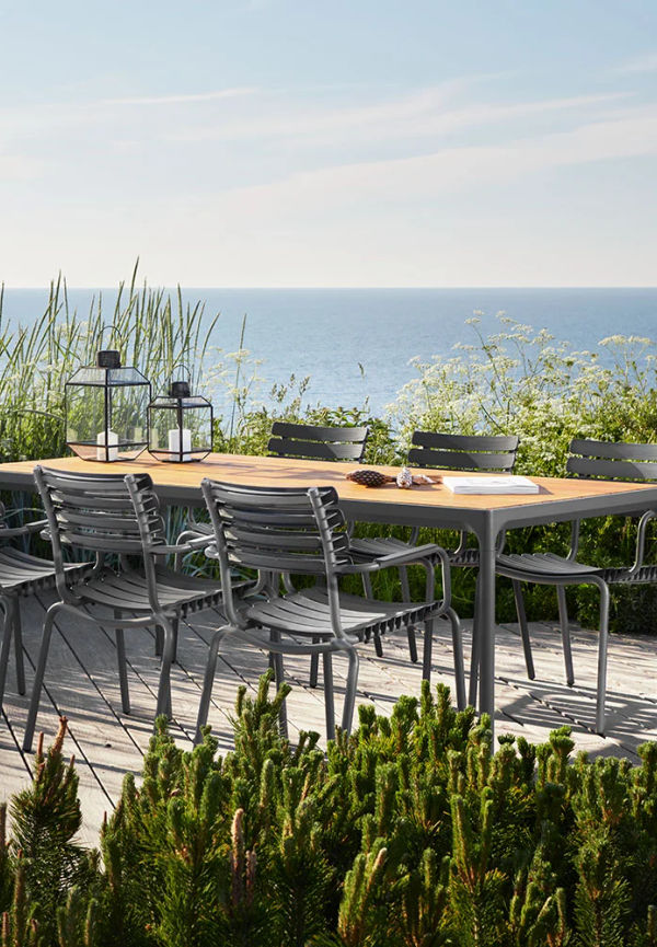 Exklusiv matbord i aluminium från Houe.