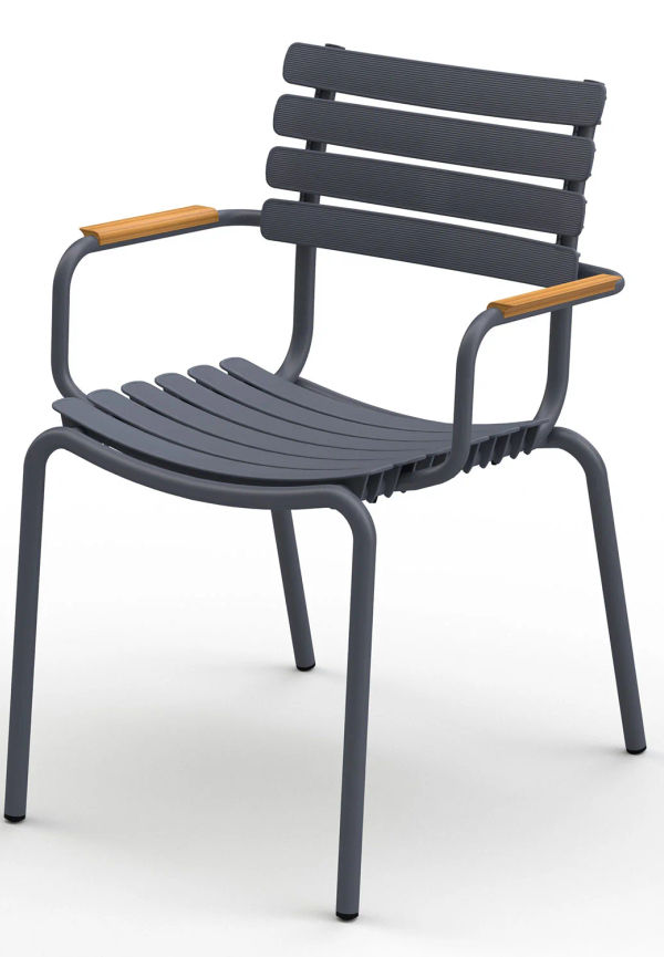 Klassisk Stol som passar bra vid många olika tillfällen.