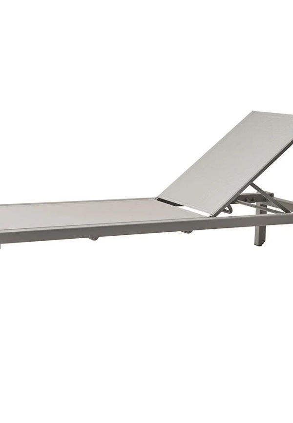 Fin aluminiumsolsäng i grått från Cane-Line.