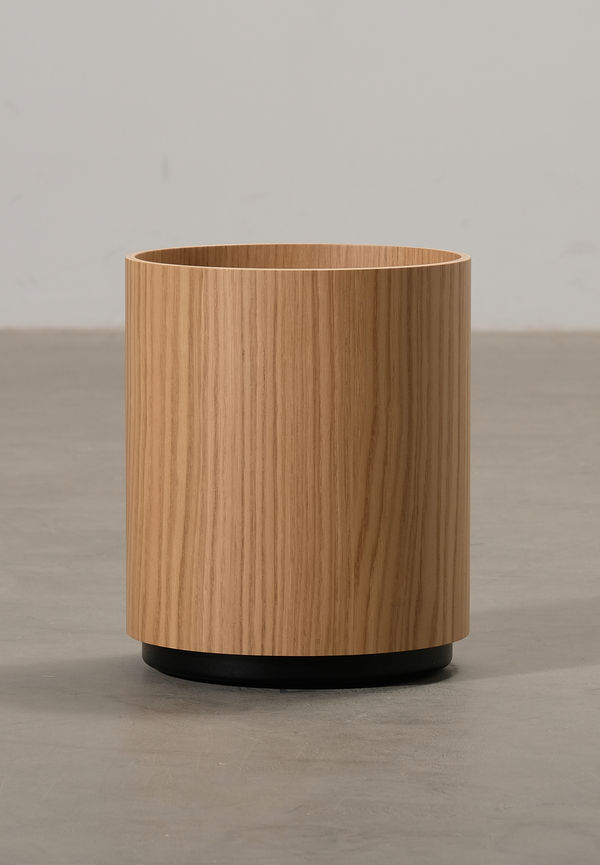 Söt ekmöbel 2025 från Design Within Reach.