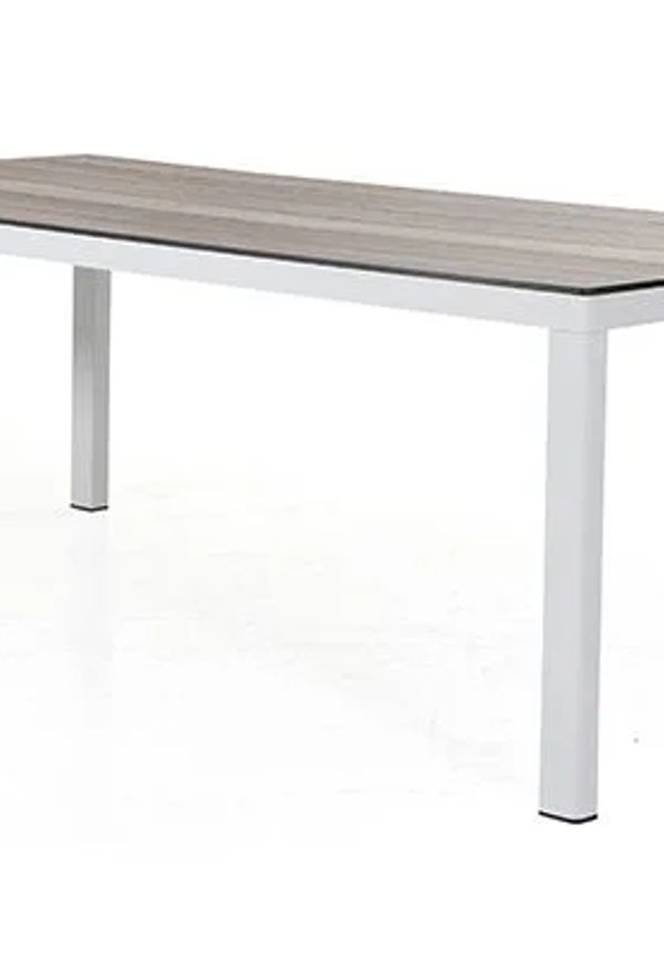 Modern bord som passar bra vid många olika tillfällen.