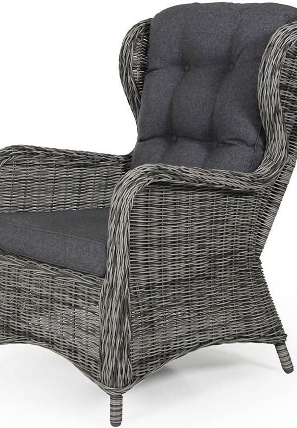 Snygg bord som passar bra vid många olika tillfällen.