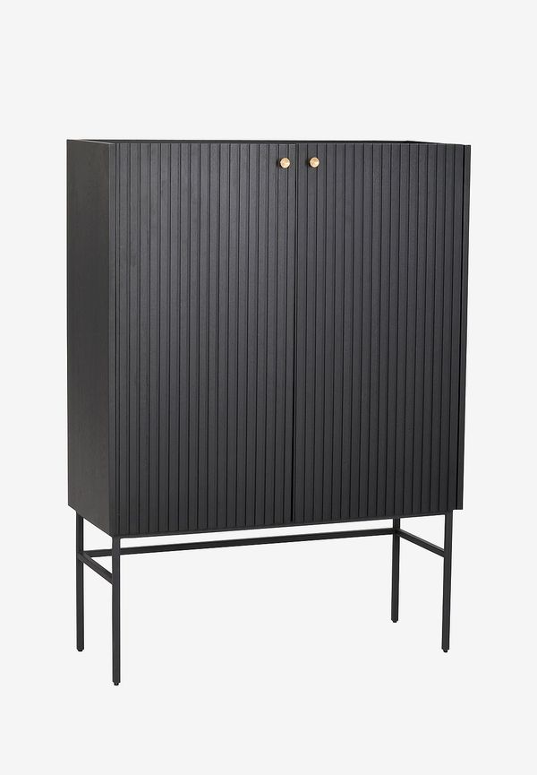 Fantastiskt snygg svart skåp i ek från Rowico Home.