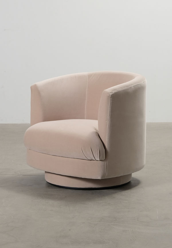 Modern fåtölj 2025 från Ruth & Joanna.