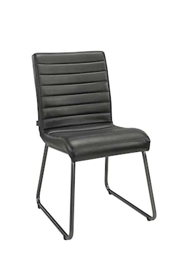 Jättefin artwood stol i svart färg gjord i läder.