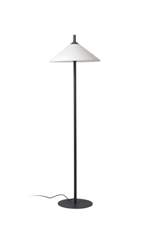 Modern Lampa som passar bra vid många olika tillfällen.