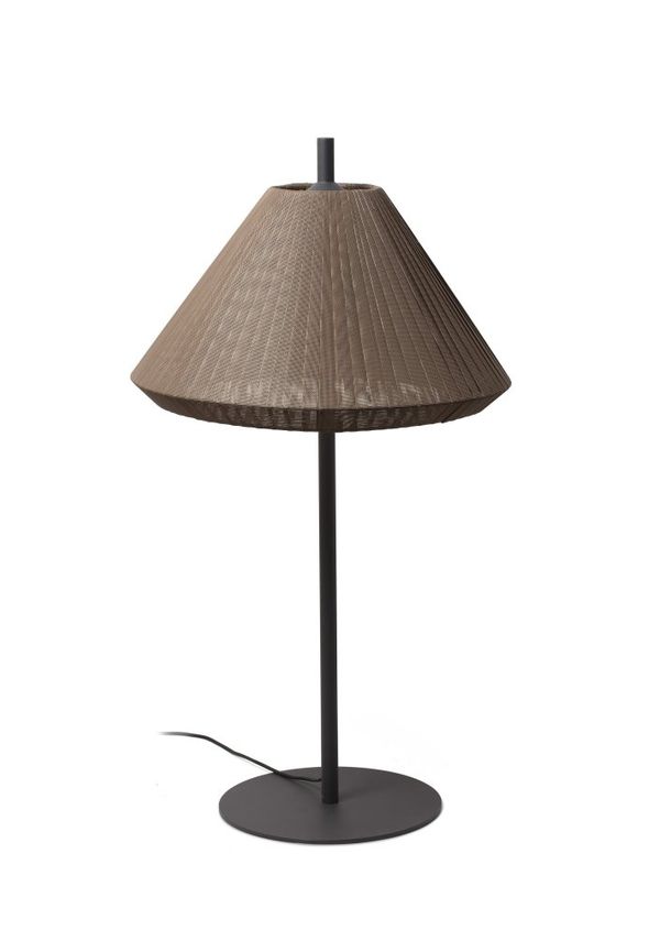 Jättefin aluminiumlampa 2025 från Faro Barcelona.