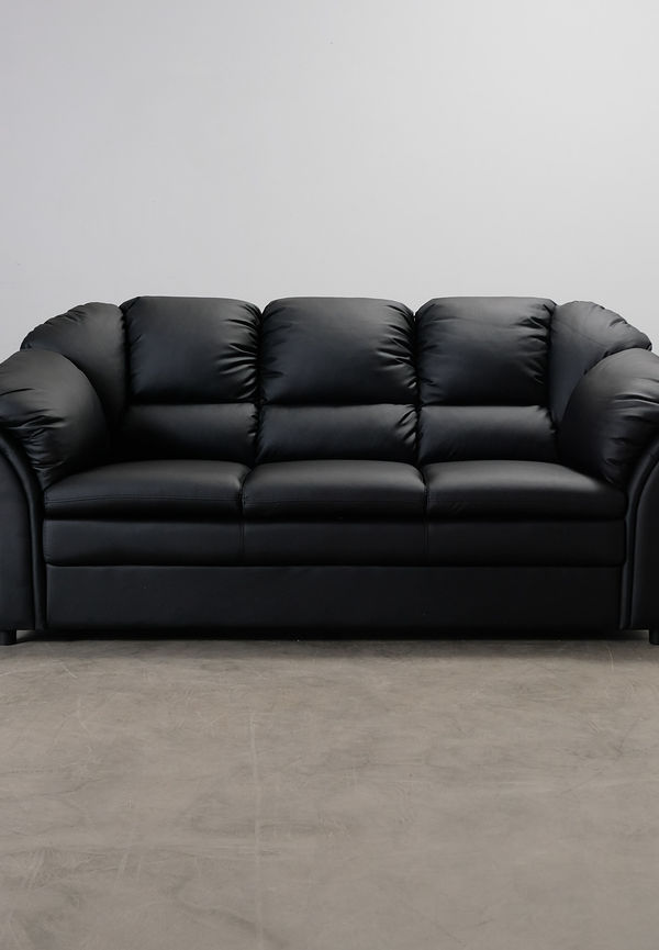 Supersnygg Soffa som passar bra vid många olika tillfällen.