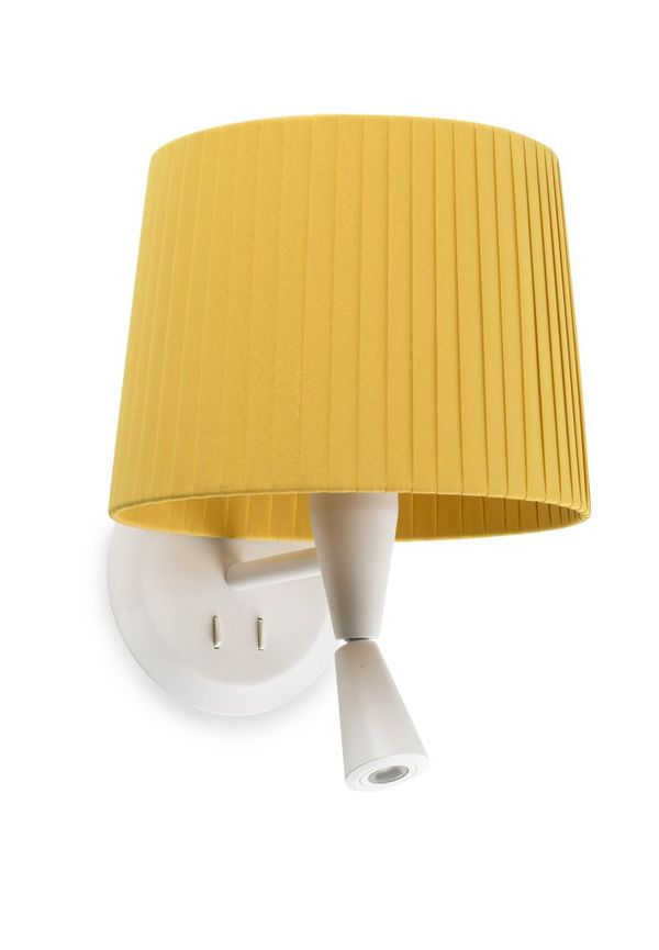 Stilriktig vägglampa 2025 från Faro Barcelona.