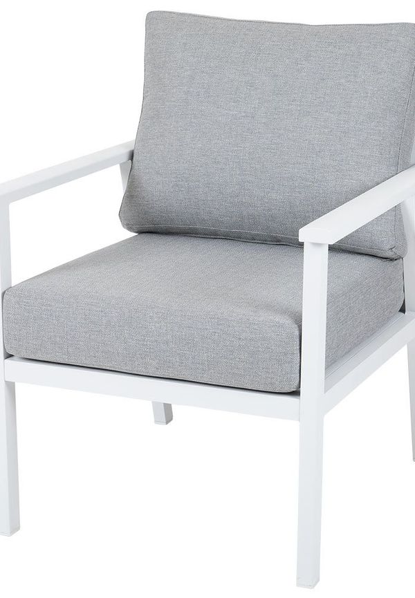 Jättesnygg brafab bord i vit färg gjord i aluminium.