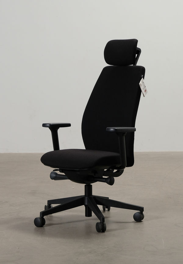 Smickrande svart möbel 2024 från Savo.