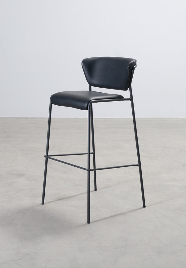 Riktigt trendig svart stol 2025 från No brand.