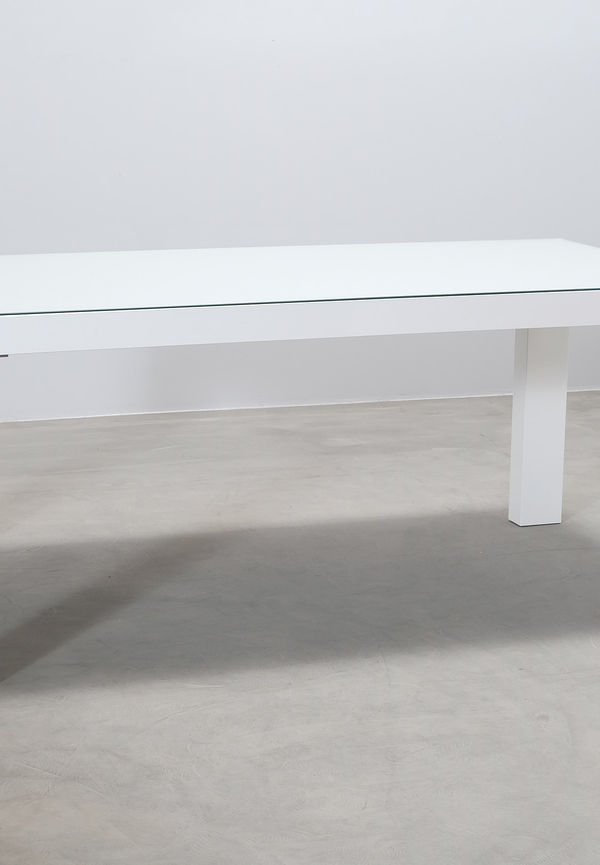 Fin matbord i vitt från Scanwood.