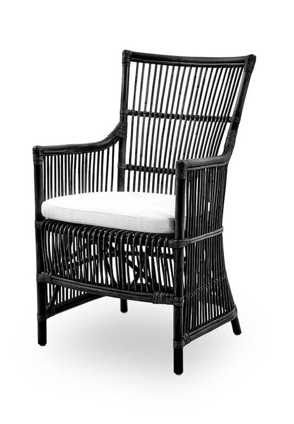 Moderiktig Stol som passar bra vid många olika tillfällen.