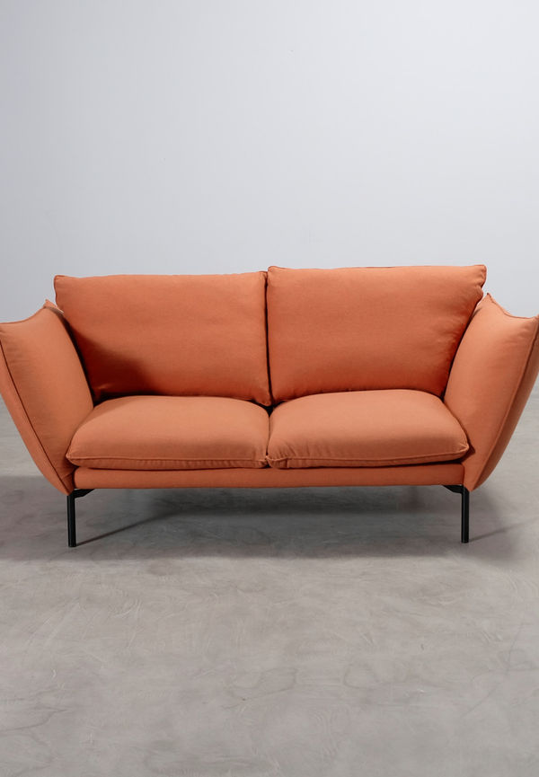Stilriktig soffa i oranget från Sits.