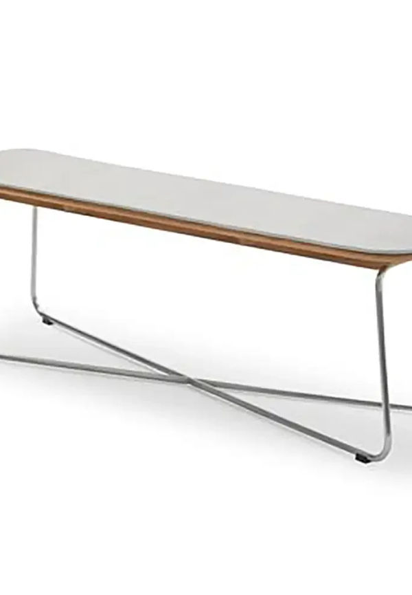 Elegant loungebord 2025 från Skagerak.