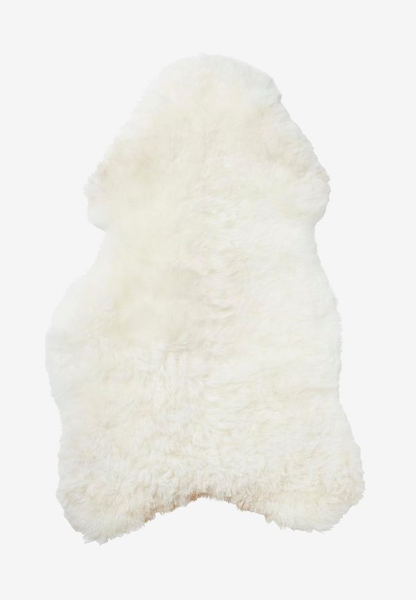 Skön skinnwille matta i vit färg gjord i fårskinn.