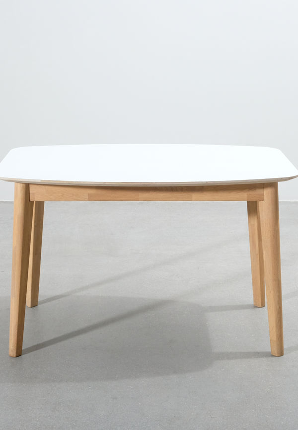 Riktigt trendig bord som passar bra vid många olika tillfällen.