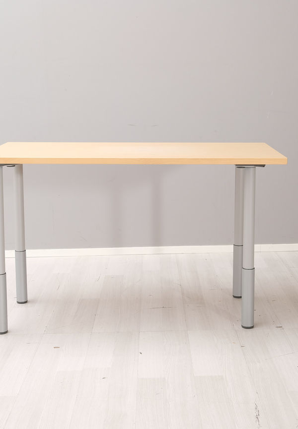 Ikonisk skrivbord 2025 från No brand.