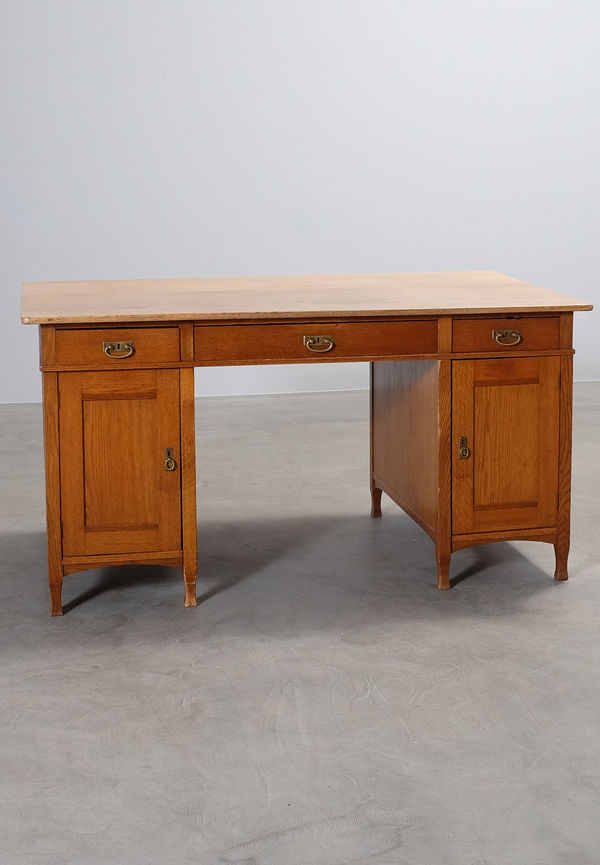 Komfortabel bord som passar bra vid många olika tillfällen.