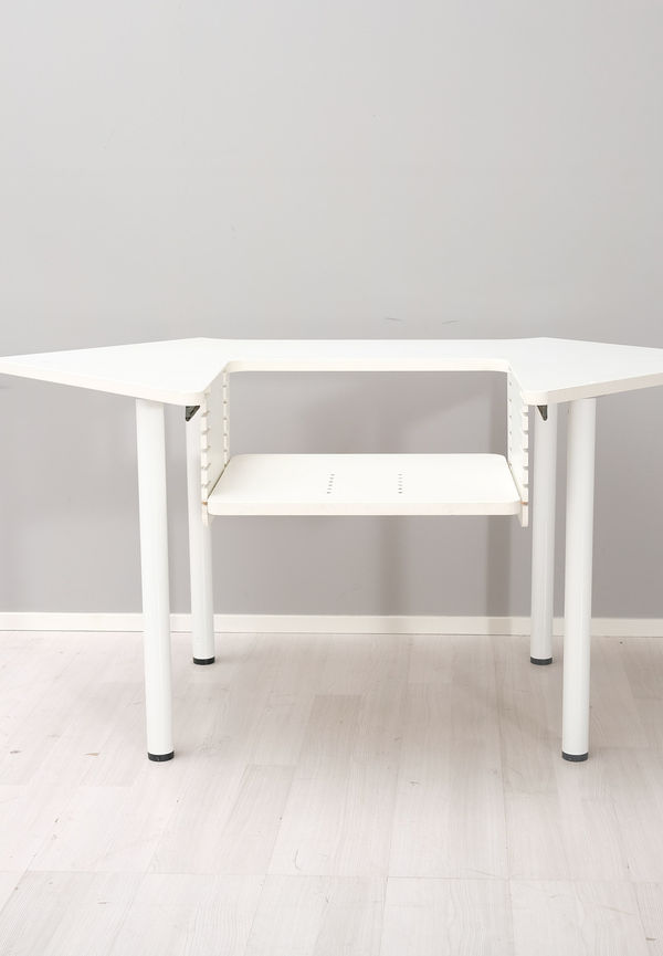 Stilren vit bord 2025 från No brand.