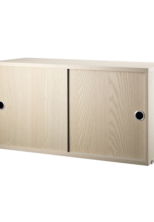 Stilriktig skjutdörr 2024 från String Furniture.