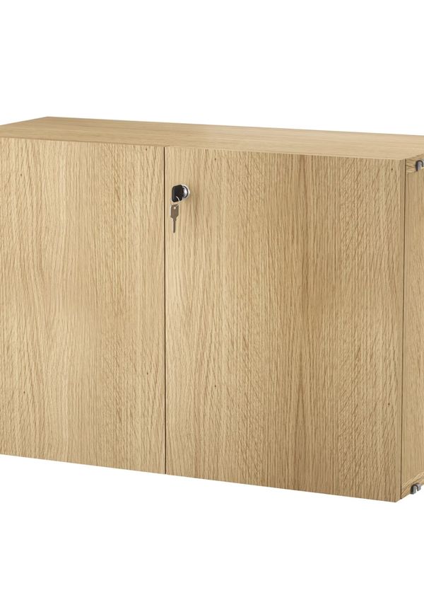 Stilren skåp 2025 från String Furniture.