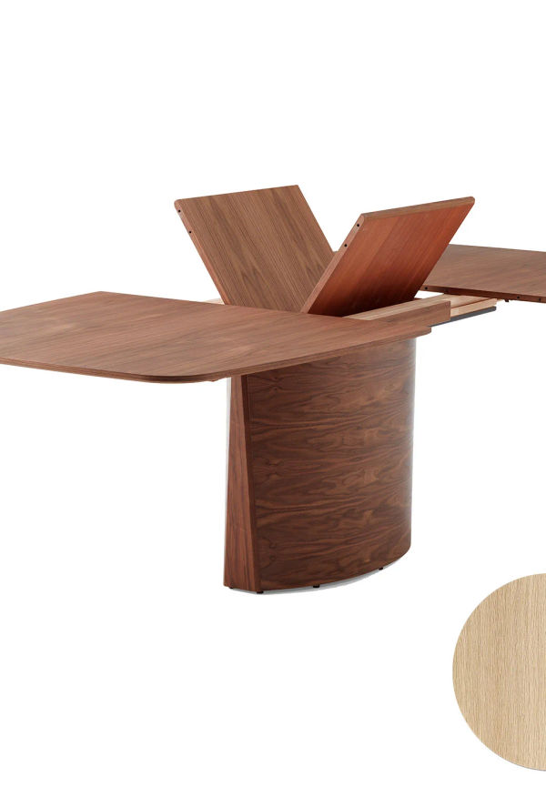 Stilren bord i ek från Skovby.