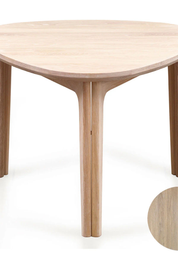 Jättesnygg bord som passar bra vid många olika tillfällen.