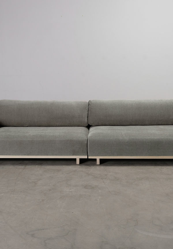 Moderiktig soffa i grönt från Sofacompany.